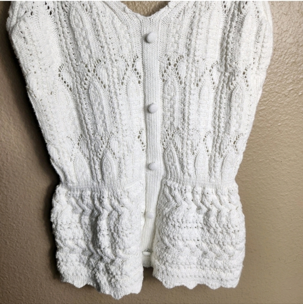 Design History Womens |XS| White Semi-Cropped Crochet Knit Peplum Tank Top - Picture 2 of 6